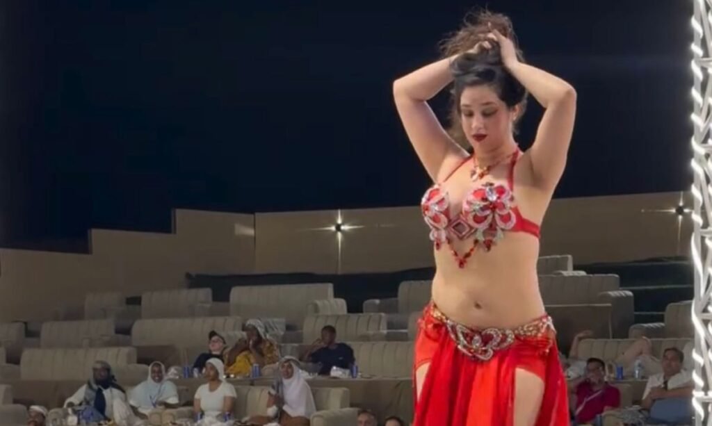 Platinum Desert Safari 7 Belly Dance - Evening Desert Safari in Dubai
